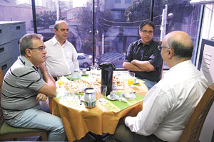 Candidatos do PT e PSDB participam de eventos