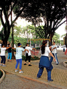 Praça oferece atividades