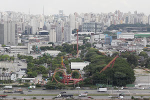 Young quer explicações sobre torres (playcenter)