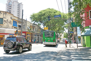 Rua Clélia terá primeiro semáforo especial para ônibus