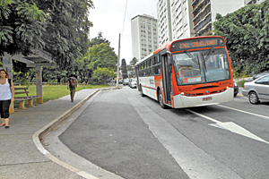 Praça deve perder espaço para faixa de ônibus