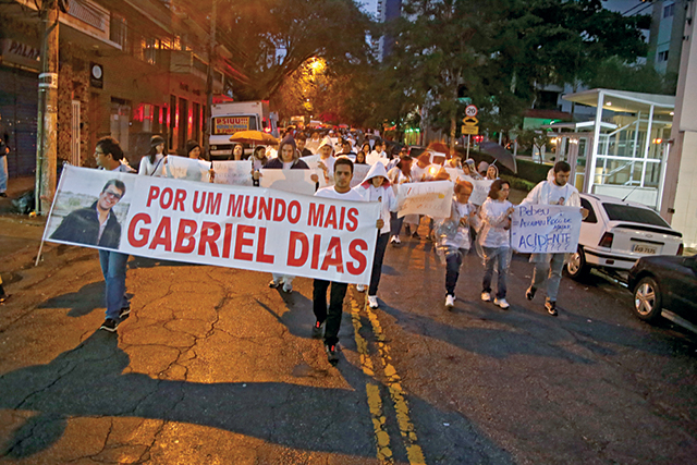 Família protesta e pede justiça pela morte de Gabriel