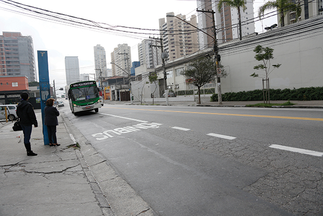 Problemas à vista: faixa de ônibus na Leopoldina