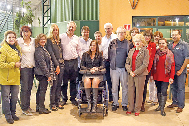 Mara Gabrilli e Schneider visitam academia de tênis no Humaitá