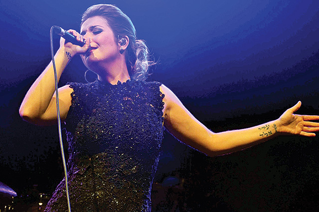 Luiza Possi canta no|Natal Comunitário