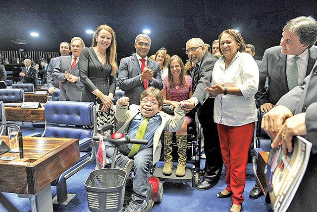 Secretaria celebra sanção da Lei Brasileira de Inclusão