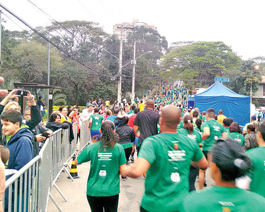 Corrida reúne 2700 participantes na City