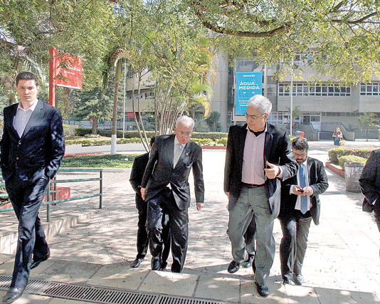 Mangabeira Unger visita Sesi e Senai