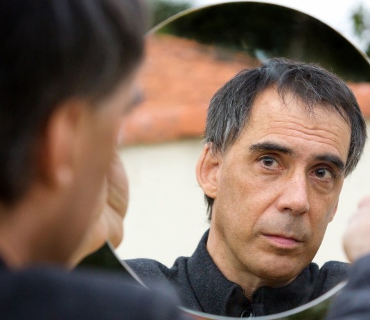 Arnaldo Antunes lança álbum no Sesc Pompeia