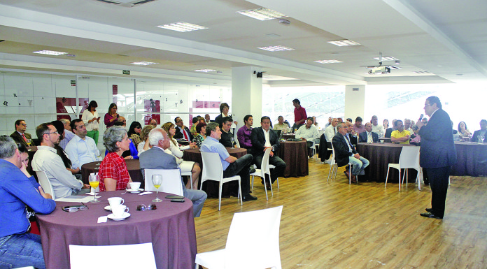 Paulo Frange participa de Café com a Comunidade