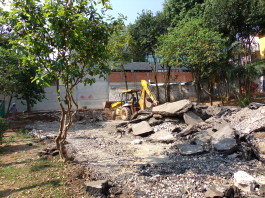 Reforma em praça começa com mais de um mês de atraso