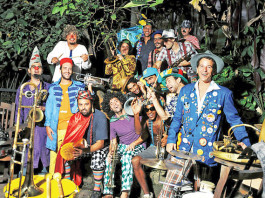 Orquestra Voadora faz duas apresentações diferentes no Sesc Pompeia