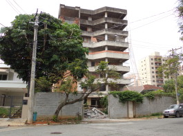 Começa demolição de prédio na City Lapa