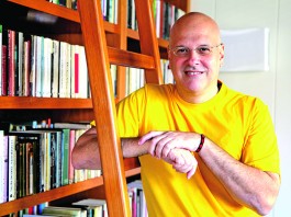 Finalistas de prêmio de Literatura participam de encontro literário