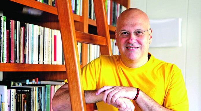 Finalistas de prêmio de Literatura participam de encontro literário