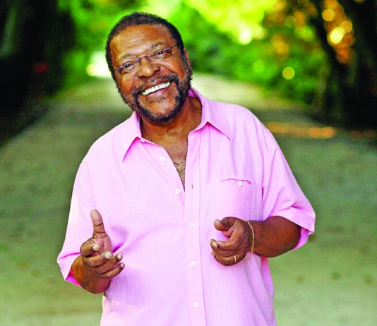 Martinho da Vila encerra programação 2015 do Teatro J. Safra