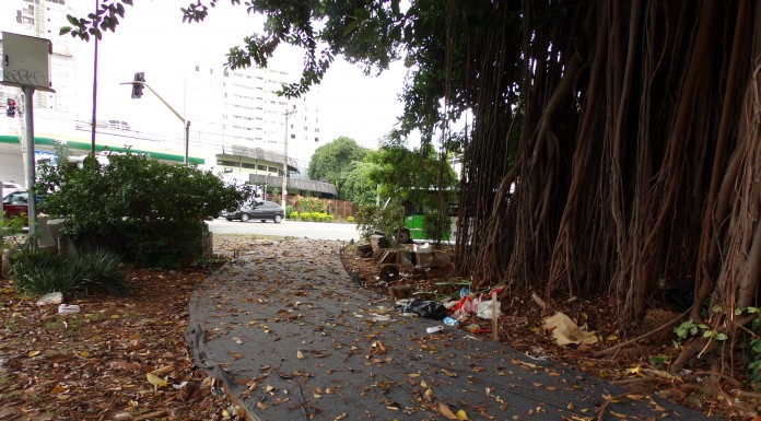 Praça perde espaço para ciclovia