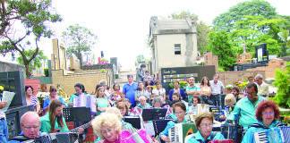 Sanfônica participa de missa de finados