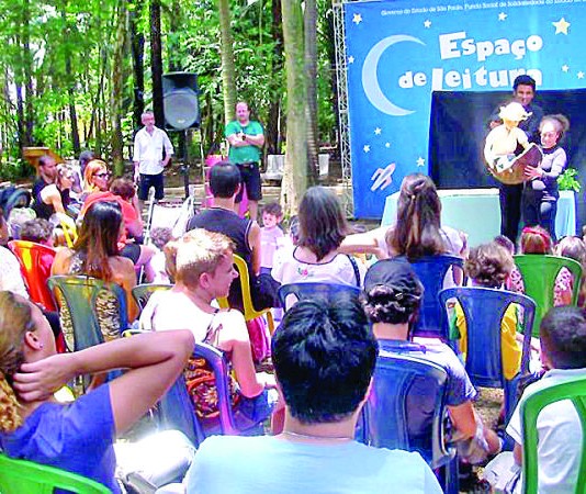 Espaço de leitura encerra ano com atividades circenses