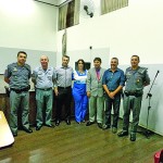 Flávia Maia e Antonio Monteiro, presidentes dos Consegs Lapa e Perdizes/Pacaembu, entre o comandante do 4º Batalhão da Polícia Militar, tenente coronel Claudinei Pereira e o delegado do 91DP da Leopoldina, Levi D’Oliveira, com o  subprefeito José Antonio Queija e os comandantes da 2º Cia, capitão PM Nicotari (E), e da 3ª Cia, Gabriel Benites (D) na reunião de encerramento das atividades 2015 e confraternização dos três Consegs da região,  na quarta-feira, 9, no auditório da Sub Lapa.