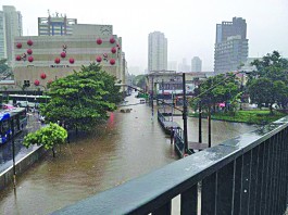 Região teve diversos pontos  de alagamento no domingo