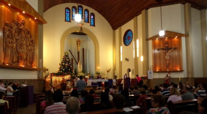 Natal Comunitário reúne famílias em praça e igrejas