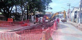 Obra interdita rua na Lapa de Baixo