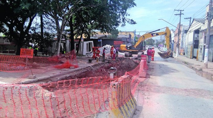 Obra interdita rua na Lapa de Baixo