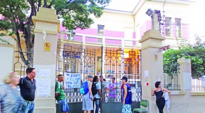 Anhanguera é a única escola da Lapa que continua ocupada