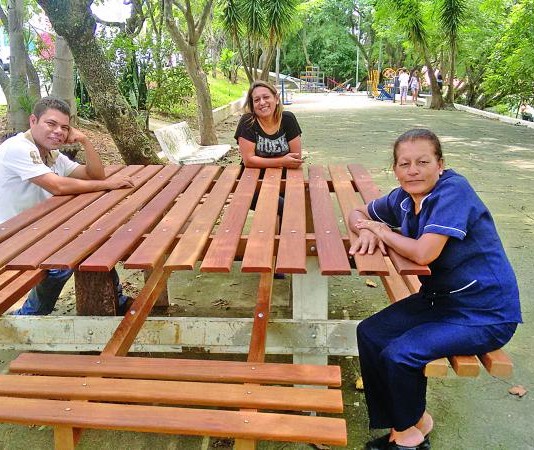 Mesa desaparece de praça na Vila Anglo