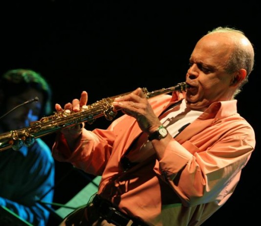 Nivaldo Ornelas celebra 50 anos de carreira no Sesc Pompeia