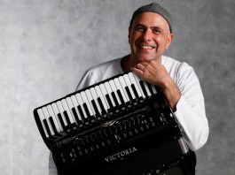 Trio faz homenagem ao acordeão no Sesc Pompeia