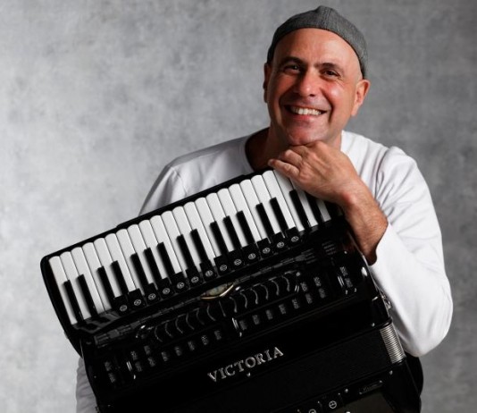 Trio faz homenagem ao acordeão no Sesc Pompeia