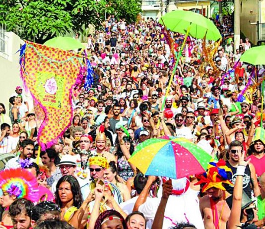 Mais 7 blocos desfilam nesta semana na região