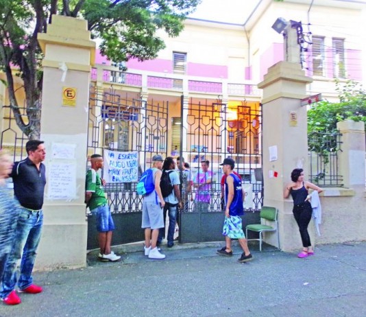 Anhanguera é a única escola da Lapa que continua ocupada