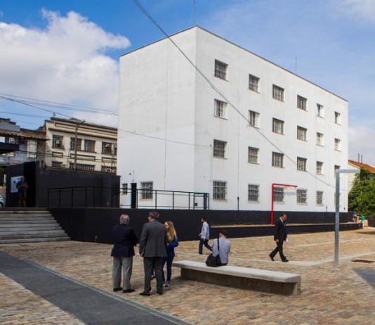 CIC oferece cursos de idiomas e artesanato para imigrantes