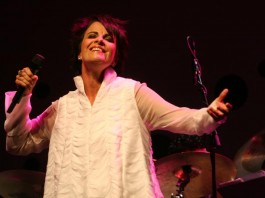 Leila Pinheiro canta sambas no Sesc Pompeia