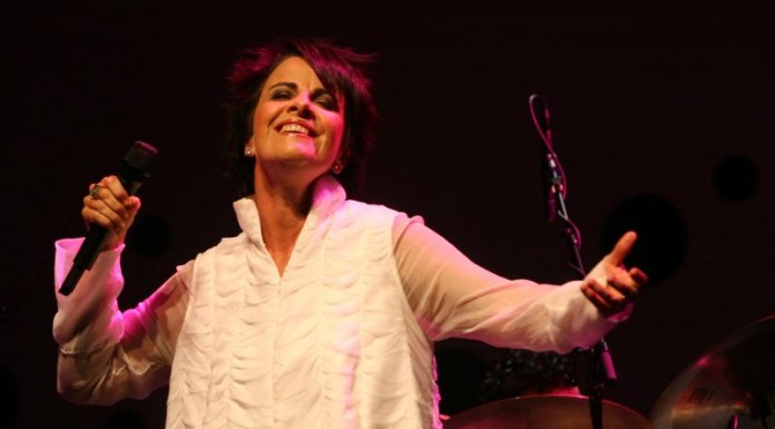 Leila Pinheiro canta sambas no Sesc Pompeia
