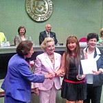 A empresária Luciana Borges (à direita) foi homenageada como Destaque Empresarial na Comemoração do Dia Internacional da Mulher realizado pela ACSP, na terça-feira, 15. (Foto: Deivet Pires)