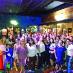 As idealizadoras e moderadoras do Grupo de Mães da Leopoldina, Juliana Dias Moraes Gomes e Ana Kika Lanari Chaves, reuniram cerca de 100 membros do grupo na comemoração do Dia Internacional da Mulher, no Bar Atol, dia 8, na Vila Leopoldina.
