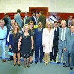 Aconteceu no dia 10 a solenidade de posse da nova diretoria eleita para o triênio 2016/2018 da OAB Subseção Lapa. Entre os convidados estavam (da direita para a esquerda) Leonardo Evangelista da Silva, diretor da imobiliária VZL, José Carlos de Barros Lima, diretor do Colégio Santo Ivo, João de Sá, Therezinha  Penteado Oliveira, Luciana Borges, diretora da Luciana Imóveis, demais diretores da OAB Lapa e Ubirajara de Oliveira, diretor do Jornal da Gente.  (Foto: Sandra Holdschip)