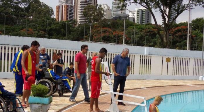 Secretário participa de reabertura da piscina do Pelezão
