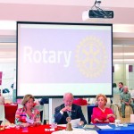 Em reunião do RCSP – Lapa na quarta-feira, dia 9, o presidente do clube, Clayton Andrade, homenageou as Mulheres do clube pelo seu dia e Edda Marchetti Moraes fez o “Quem sou Eu”. (Foto: Samuel Barcellos)