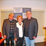 5. Superintendente da Associação Comercial Distrital Oeste, Carlos Prisco, com Therezinha Penteado e Marco Antonio Coelho, da Padaria Merci participaram do evento da entrega do Troféu Marco da Paz ao Exército Brasileiro, Polícia Militar e Civíl, Corpo de Bombeiros, Polícia Federal, Polícia Técnico-científica, Guarda Civil Metropolitana e Companhia de Engenharia de Tráfego, realizada na quarta-feira (1), no auditório da Distrital Oeste, no Alto da Lapa.  (Foto: Rosana Braccialli)