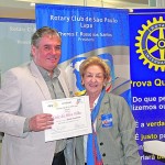 13. Luiz da Silva Filho ministrou a palestra de tema “União Fraterna” durante a reunião do RCSP – Lapa da última quarta-feira (3) e recebeu certificado da presidente Thereza Santos. (Foto: Samuel Barcellos)