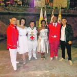 2. Luizinha Fonseca, presidente da Imperio Lapeano, ao lado do primeiro e segundo casais de mestre sala e porta-bandeira, Julio Cesar e Nicinha Simpatia, e Charles Santana e Leo Oliveira, e do carnavalesco Carlos Marques, durante a escolha do samba enredo do Carnaval 2017, na quadra da escola, no último domingo (31). Com tema “O bom filho não foge à luta, escolhe qual mentira acreditar e não desiste nunca”, a música eleita por voto popular foi a de composição de Dom Marcos, Diego Falanga, Maykon do Cavaco e Moguegui. (Foto: Ana Paula Ferreira)
