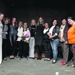 Claudia Carletto representante da Deputada Mara Gabrilli com mulheres do bairro da Gente