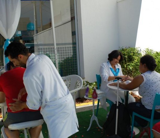Massagem e testes gratuitos na inauguração da Droga Raia na Vila Romana