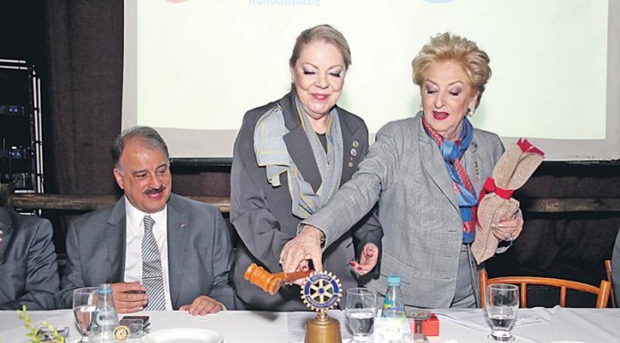 Luci Godas Ferreira é a nova presidente do Rotary Lapa