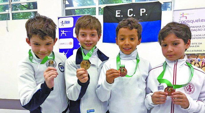 Alunos de esgrima do Pelezão conquistam medalhas em campeonato estadual